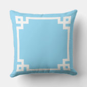 Lichtblauwe en witte Griekse Sleutelrand Monogram Kussen (Achterkant)