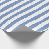 Lichtblauwe en witte scheve strepen cadeaupapier (Hoek)