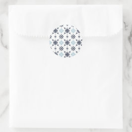 Lichtblauwe en witte sneeuwvlok ronde sticker