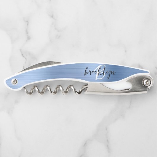 Lichtblauwe Faux Brushed Metal Monogram Script Kurkentrekker (Achterkant)