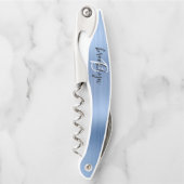 Lichtblauwe Faux Brushed Metal Monogram Script Kurkentrekker (Voorkant)