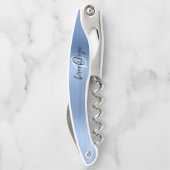 Lichtblauwe Faux Brushed Metal Monogram Script Kurkentrekker (Achterkant)