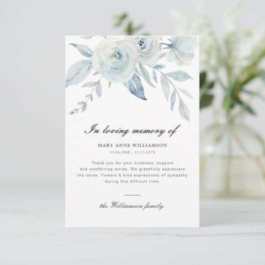 lichtblauwe florale begrafenis bedankt briefje (Staand voorkant)