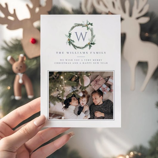 Lichtblauwe Kerstbessen Krans Hulst Monogram Feestdagenkaart