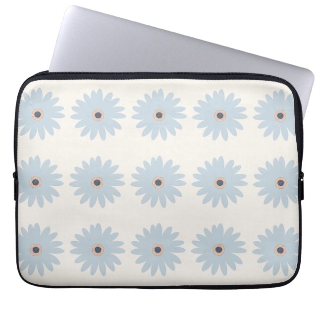 Lichtblauwe Madelief Laptop Sleeve (Voorkant)