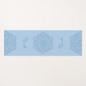 Lichtblauwe mooie mandala met aangepaste naam yogamat (Voorkant (horizontaal))
