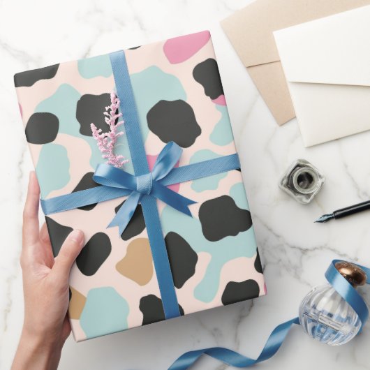 Lichtblauwe pastel luipaard vlekken cadeaupapier (Geschenken)