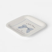 Lichtblauwe Plaid Bow Elegant Boy Baby shower Papieren Bordje (Gebogen)