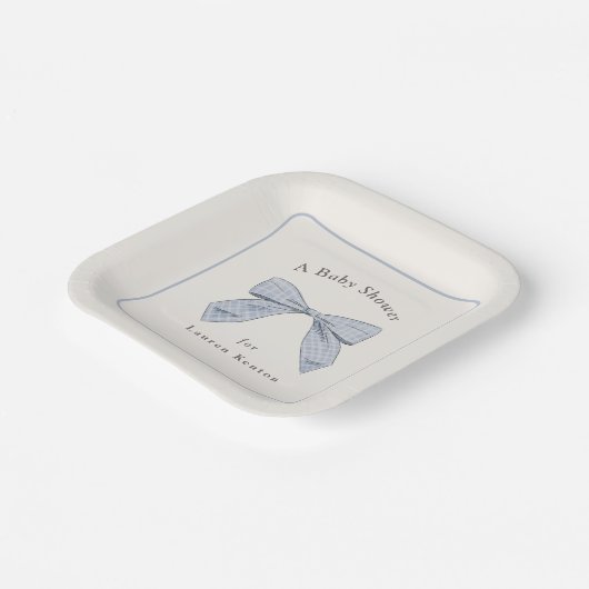 Lichtblauwe Plaid Bow Elegant Boy Baby shower Papieren Bordje (Gebogen)