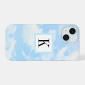 Lichtblauwe Sky Clouds Foto met Single Initiaal iPhone 15 Case (Achterkant horizontaal)
