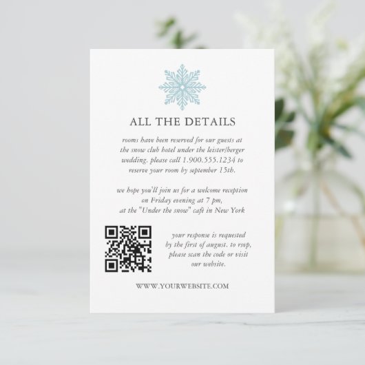 Lichtblauwe sneeuwvlok Winter Wedding QRCode Detai Informatiekaartje (Staand voorkant)