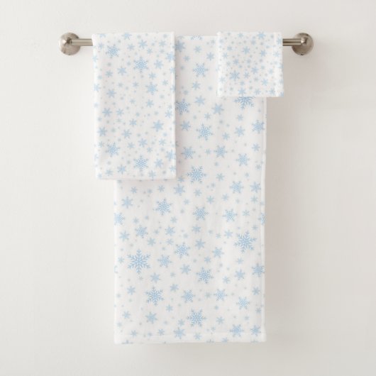 Lichtblauwe sneeuwvlokken op wit bad handdoek (Insitu)