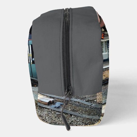 Lichtblauwe trein toilettasje (Rechts)