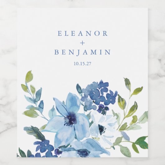 Lichtblauwe Waterverf Bloemenbruiloft Namen Custom Wijn Etiket (Enkel label)