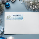 Lichtblauwe Waterverf Woodland Animals Christmas Etiket<br><div class="desc">Vier het vakantieseizoen met dit aanpasbare, feestelijke kerstadresverzendlabel met een charmante waterverf achtergrond in de winterscène. Er is een schilderachtig tafereel van een rendier en schattige bosdieren, omringd door besneeuwde bomen. Het ijzige blauw-witte kleurenpalet creëer geeft een vredig, besneeuwd wonderlandgevoel. Personaliseer met uw familienaam en adres. Perfect voor het verspreiden...</div>