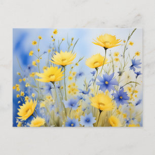 Lichtblauwe weide met delicate wilde bloemen briefkaart
