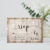 Lichtbruin Rustiek Hout & Lichten Bruiloft RSVP Kaartje (Staand voorkant)