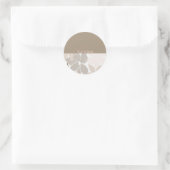Lichtbruine bloem advieskaart ronde sticker (Tas)