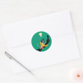 Lichtbulb boven het hoofd van DAFFY DUCK™ Ronde Sticker (Envelop)