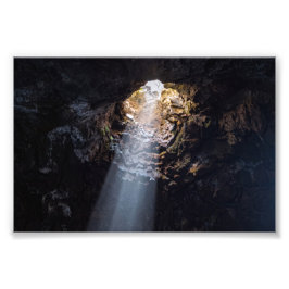Lichtbundel in de grot van Jameos del Agua Foto Afdruk