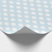 Lichte blauwe en witte pooldots cadeaupapier (Hoek)