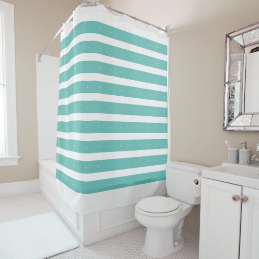 Lichte blauwgroen en witte strepen douchegordijn (In situ)