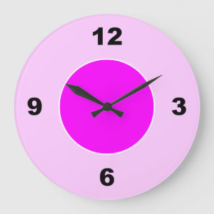 Lichte en donkerroze grote zwarte cijfers klok