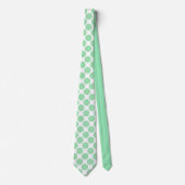 Lichte groene polka stippen op witte maatwerk das (Voorkant)