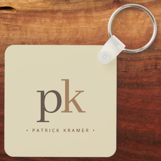 Lichte Khaki Brown minimalistisch monogram Sleutelhanger (Achterkant)