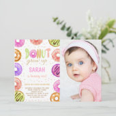 Lichte kleuren Donut Birthday Uitnodigingen foto (Staand voorkant)