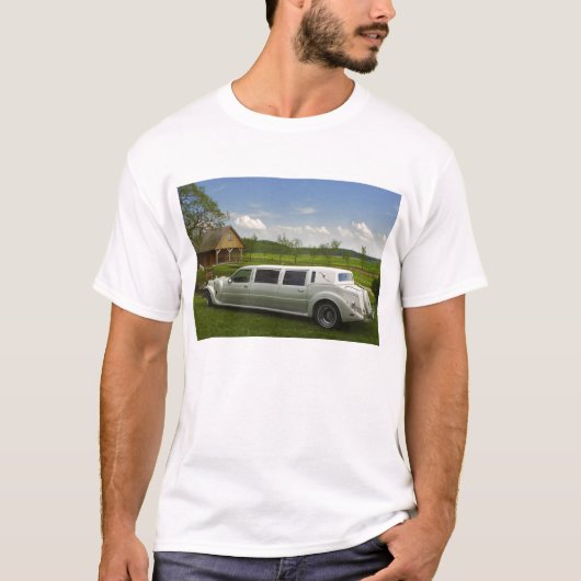 Lichte limousine in de weide t-shirt (Voorkant)