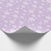 Lichte Paarse en witte kerstsnowflakes Cadeaupapier (Hoek)