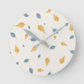 Lichte Pastel Beige Minimalistische Bladeren Patro Ronde Klok (Voorkant)