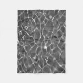 Lichte reflecties op water: zwart en wit fleece deken (Voorkant)