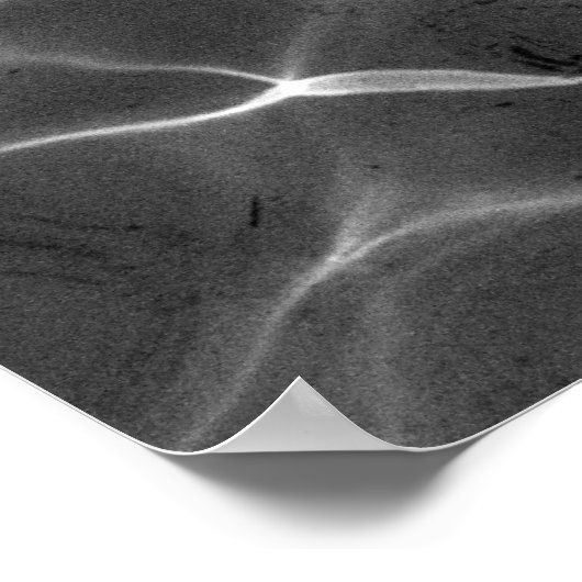 Lichte reflecties op water: zwart en wit poster (Hoek)