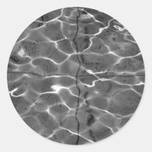 Lichte reflecties op water: zwart en wit ronde sticker
