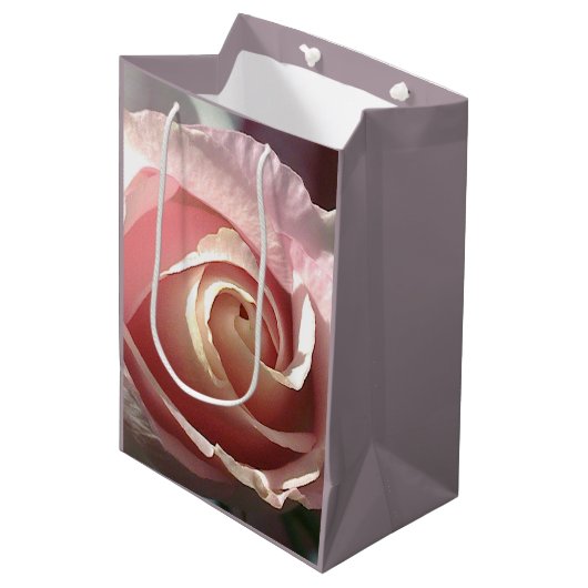 Lichte roze roos medium cadeauzakje (Voorkant Gekanteld)