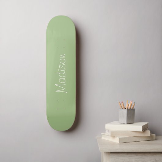 Lichte Sage Groene Stevige Kleur met Naam Persoonlijk Skateboard (Muurkunst)
