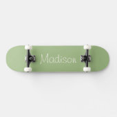 Lichte Sage Groene Stevige Kleur met Naam Persoonlijk Skateboard (Horizontaal)