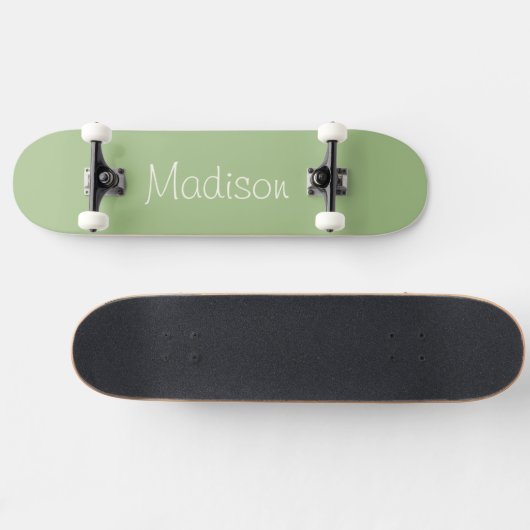 Lichte Sage Groene Stevige Kleur met Naam Persoonlijk Skateboard (Horizontaal)