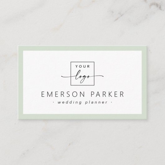 Lichte salie groene rand wit minimalistische logo visitekaartje (Voorkant)