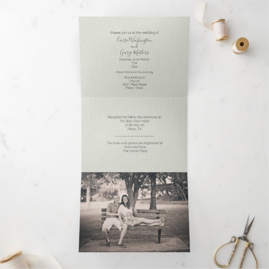 Lichte salie met Ivory Bow bruiloft Drieluik Uitnodiging (Binnen)