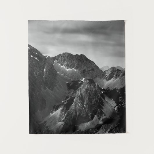 Lichte schittering op majestueuze bergen wandkleed (Voorkant)