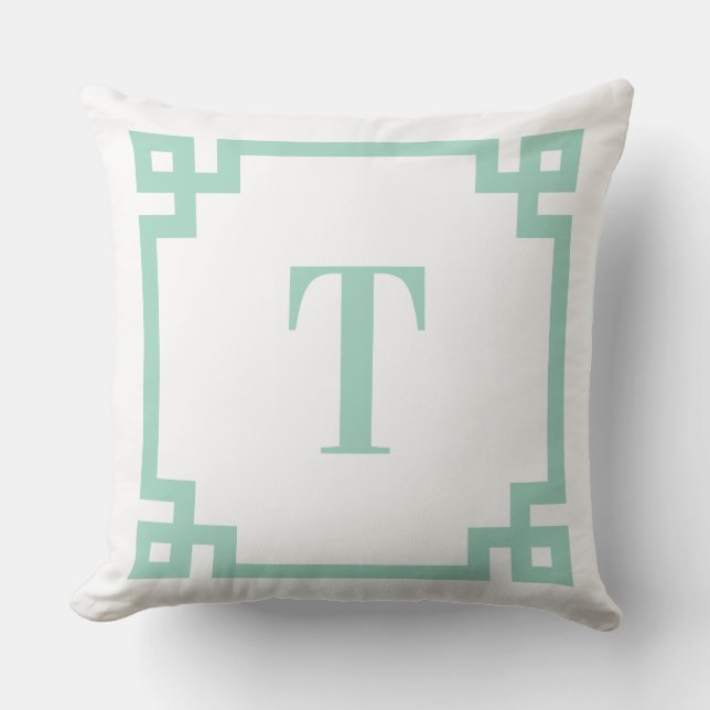 Lichte Teal Griekse Sleutelrand Monogram Buitenkussen (Voorkant)