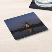 Lichte windmolen op onderzetter met blauw uur (Schuin)