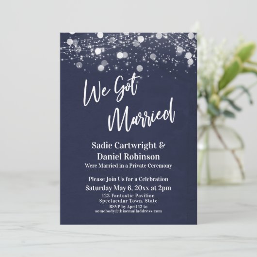 Lichten Getextileerd We Zijn Getrouwd Marineblauwe Kaart (Staand voorkant)