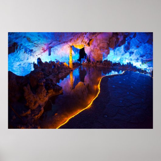 Lichten in Reed Flute Cave, China Poster (Voorkant)