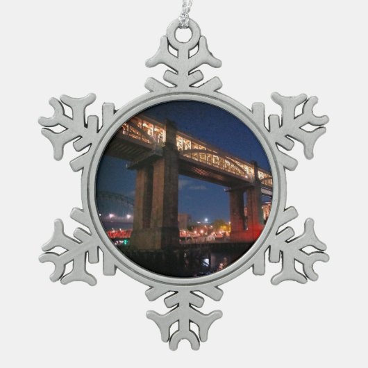 Lichten onder de brug tin sneeuwvlok ornament (Voorkant)