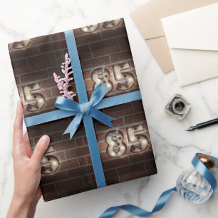 lichten van een lichtbak op een bakstenen muur voo cadeaupapier
