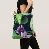 Lichtfotografie met roze water tote bag (Dichtbij)